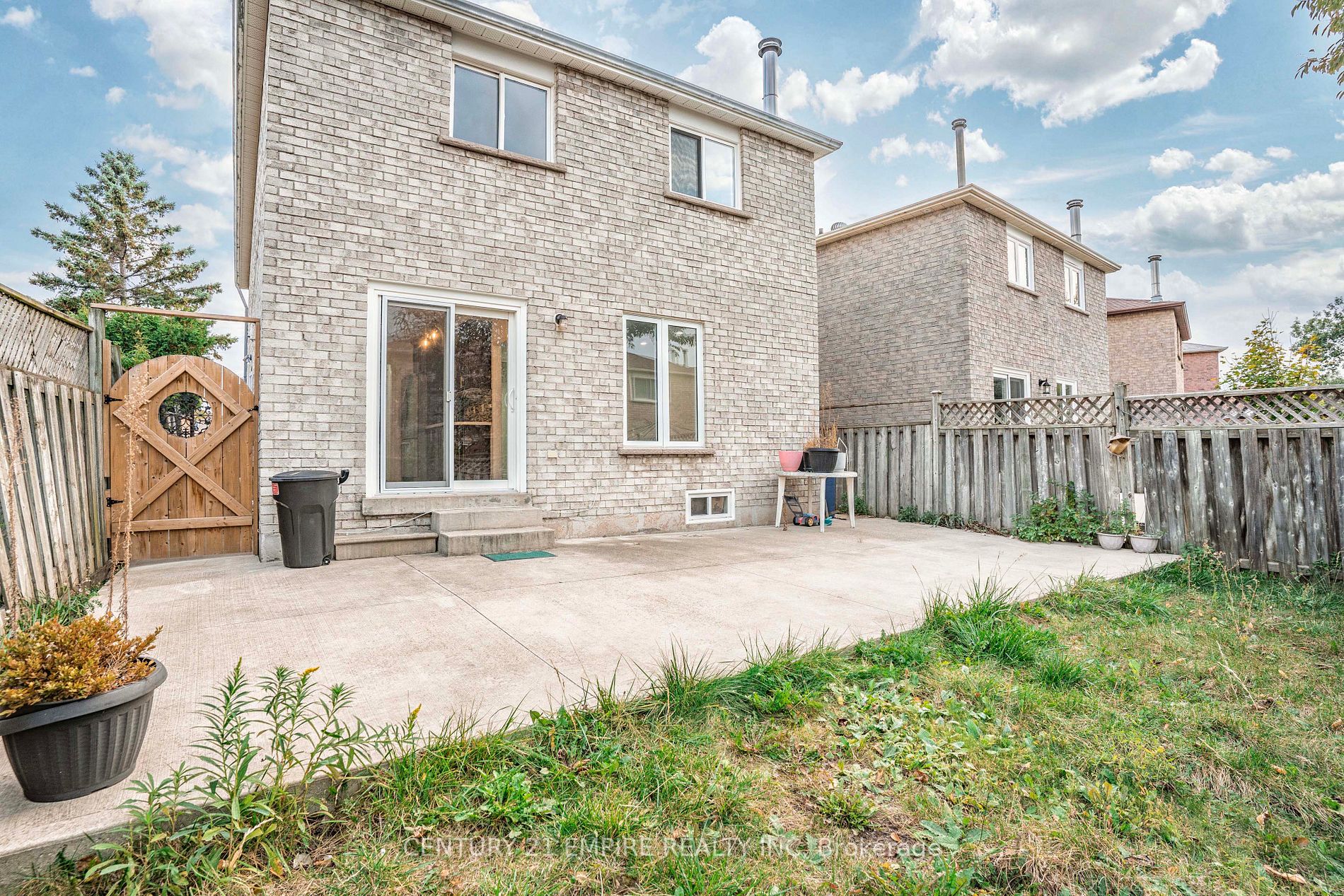87 Sandmere Ave