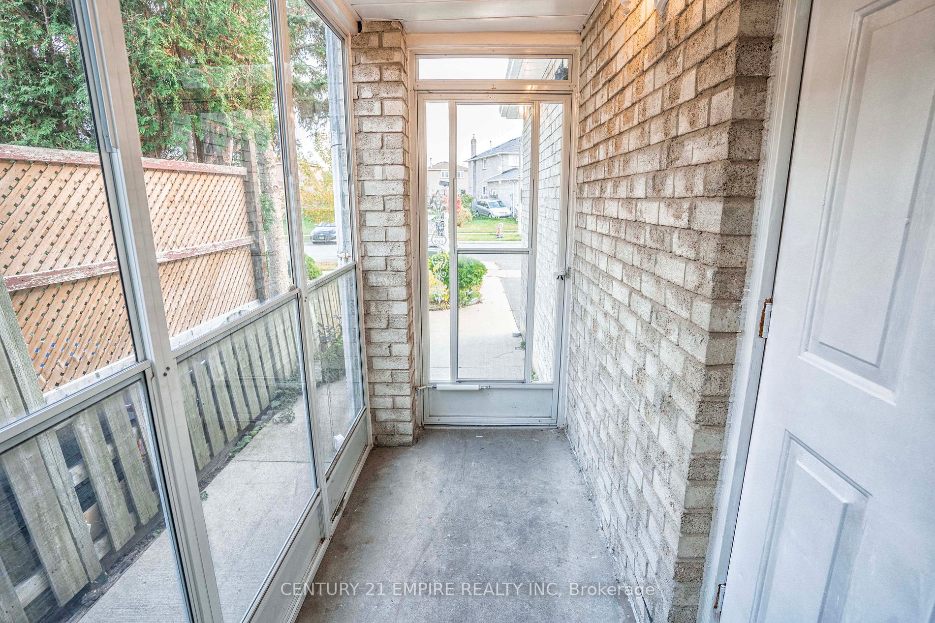 87 Sandmere Ave