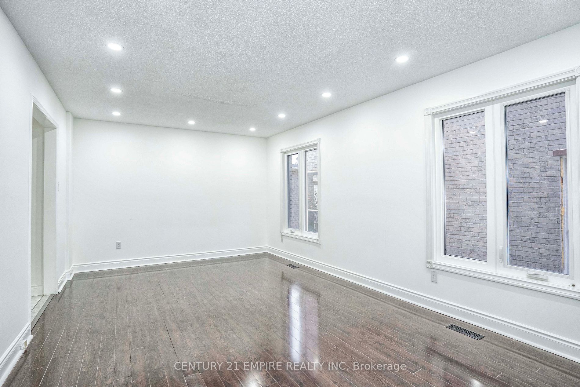 87 Sandmere Ave