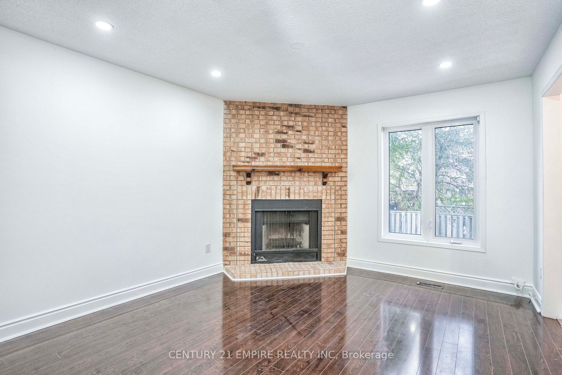 87 Sandmere Ave