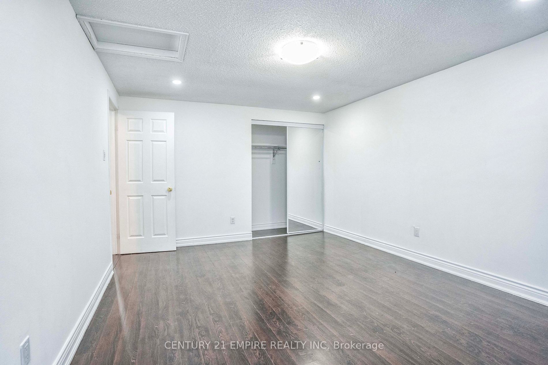 87 Sandmere Ave