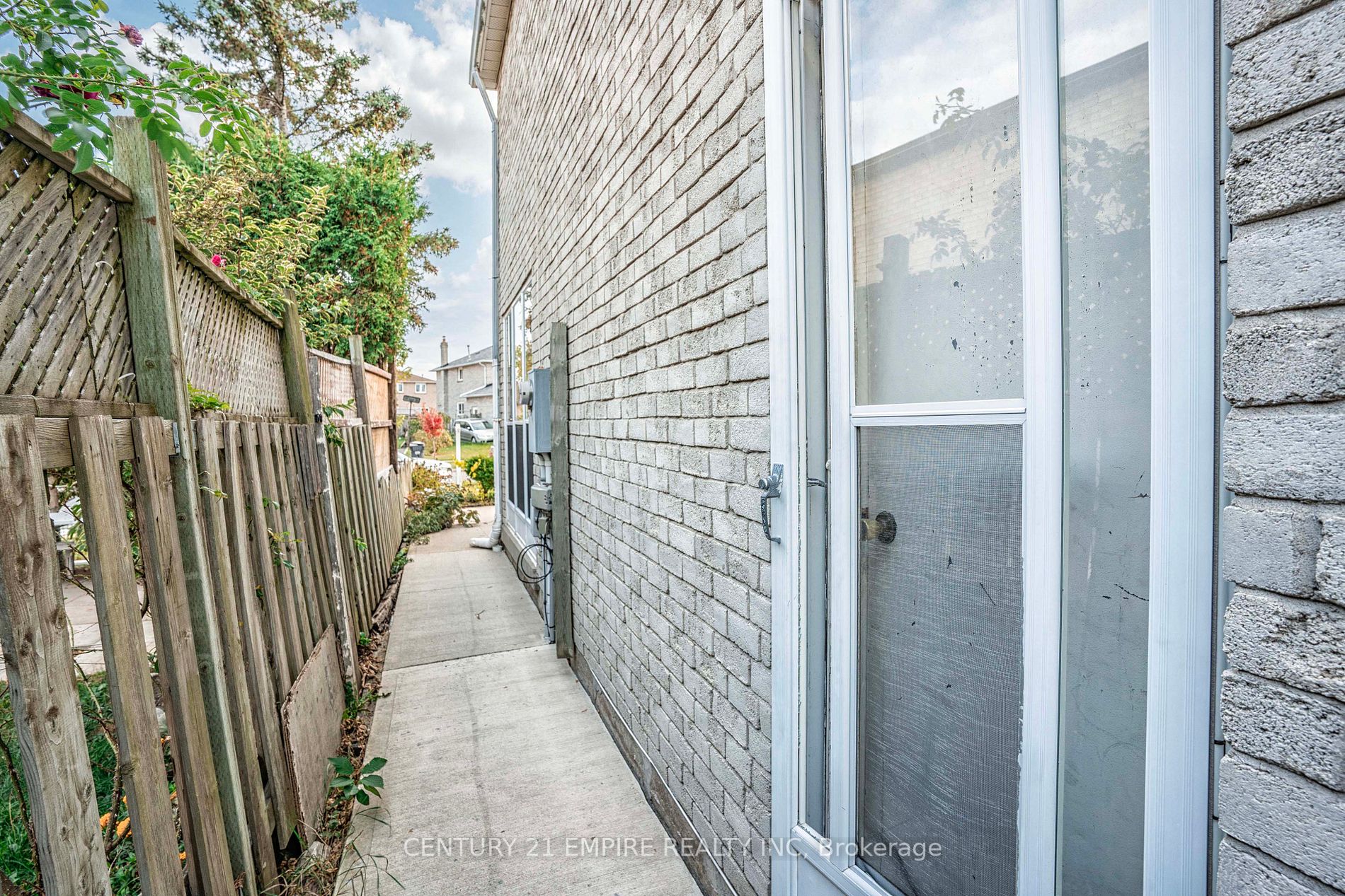 87 Sandmere Ave