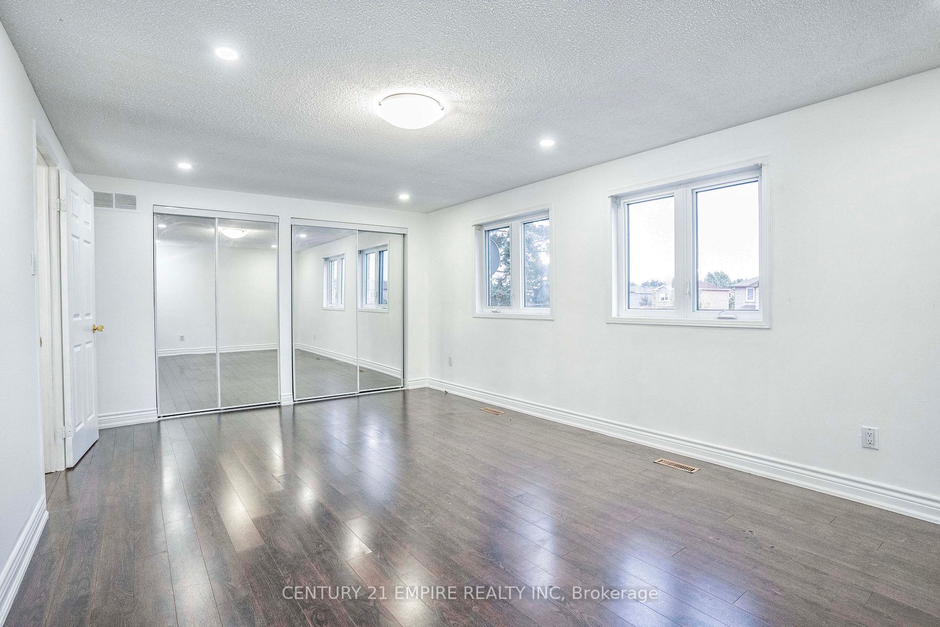 87 Sandmere Ave