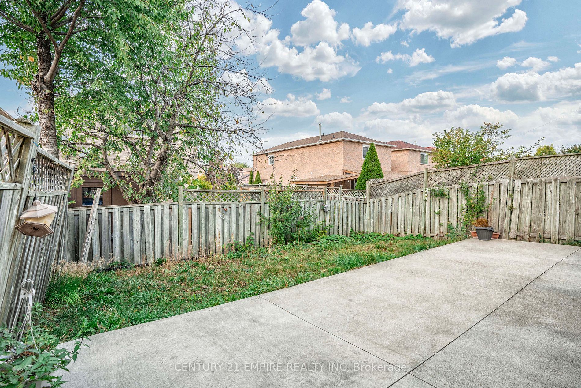 87 Sandmere Ave