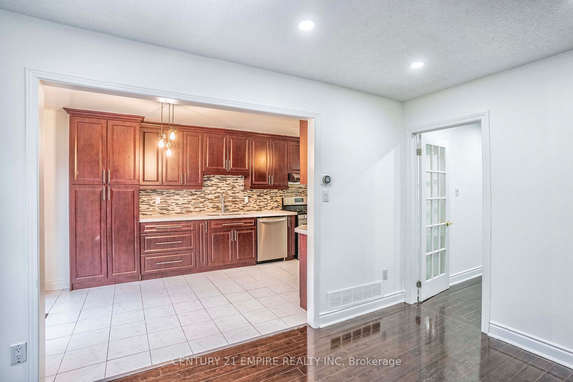 87 Sandmere Ave