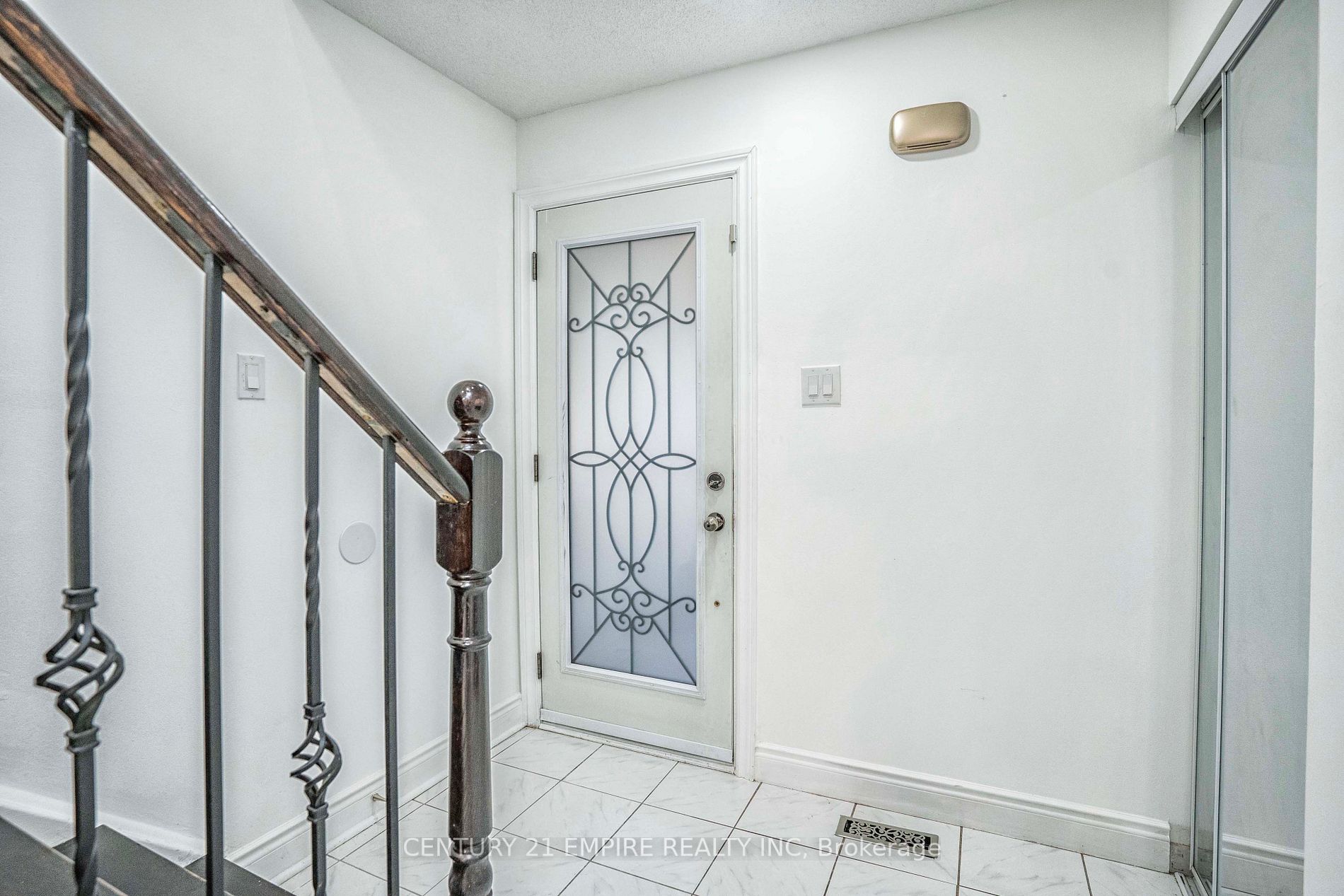87 Sandmere Ave