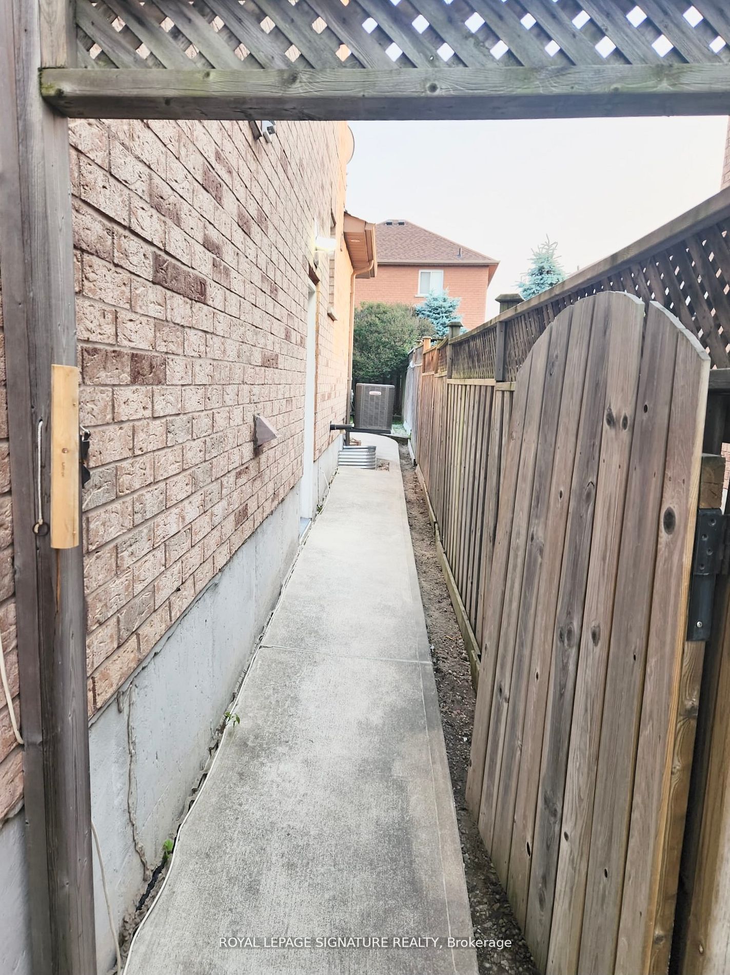74 Baha Cres, #2