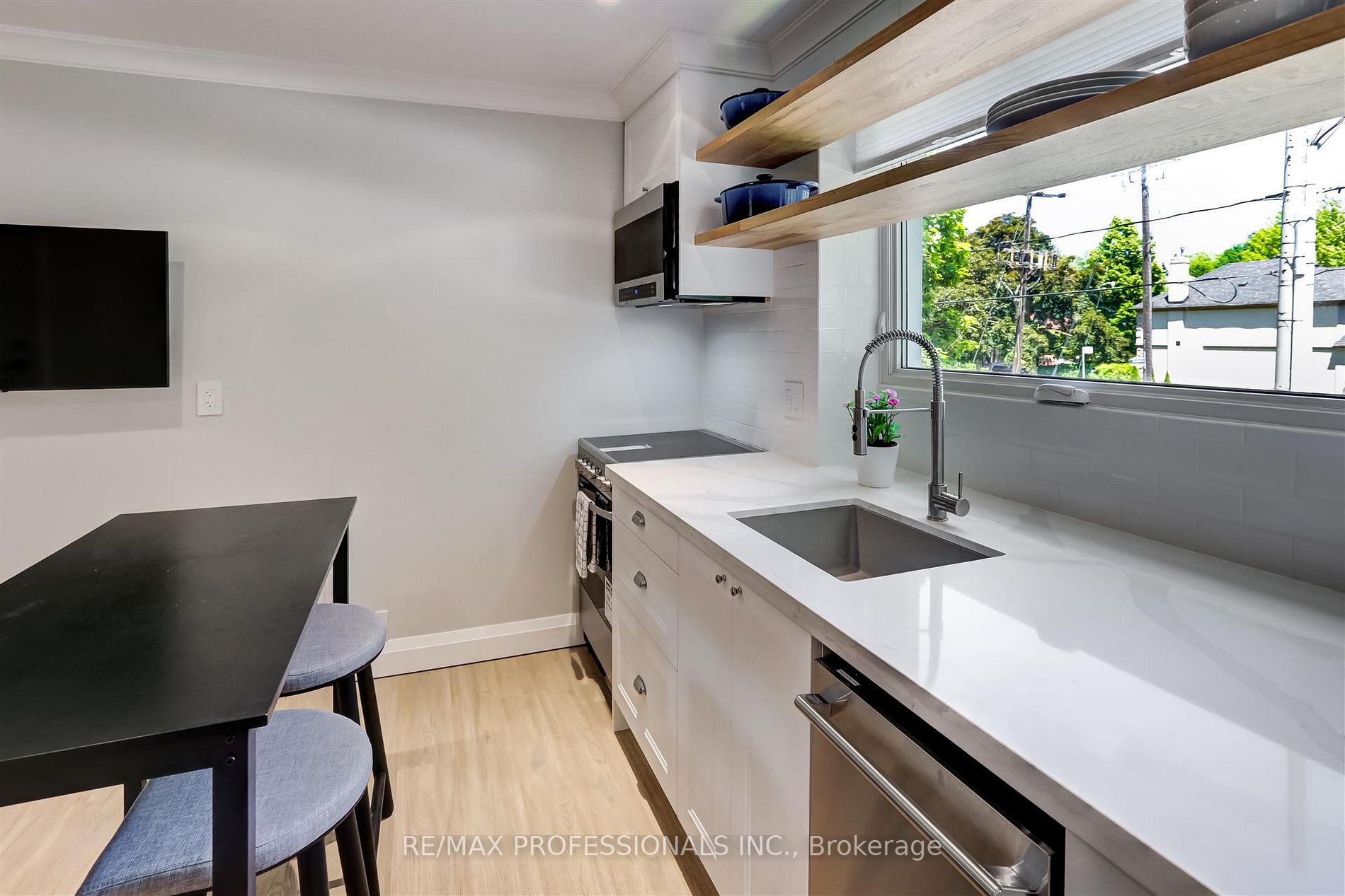 238 South Kingsway