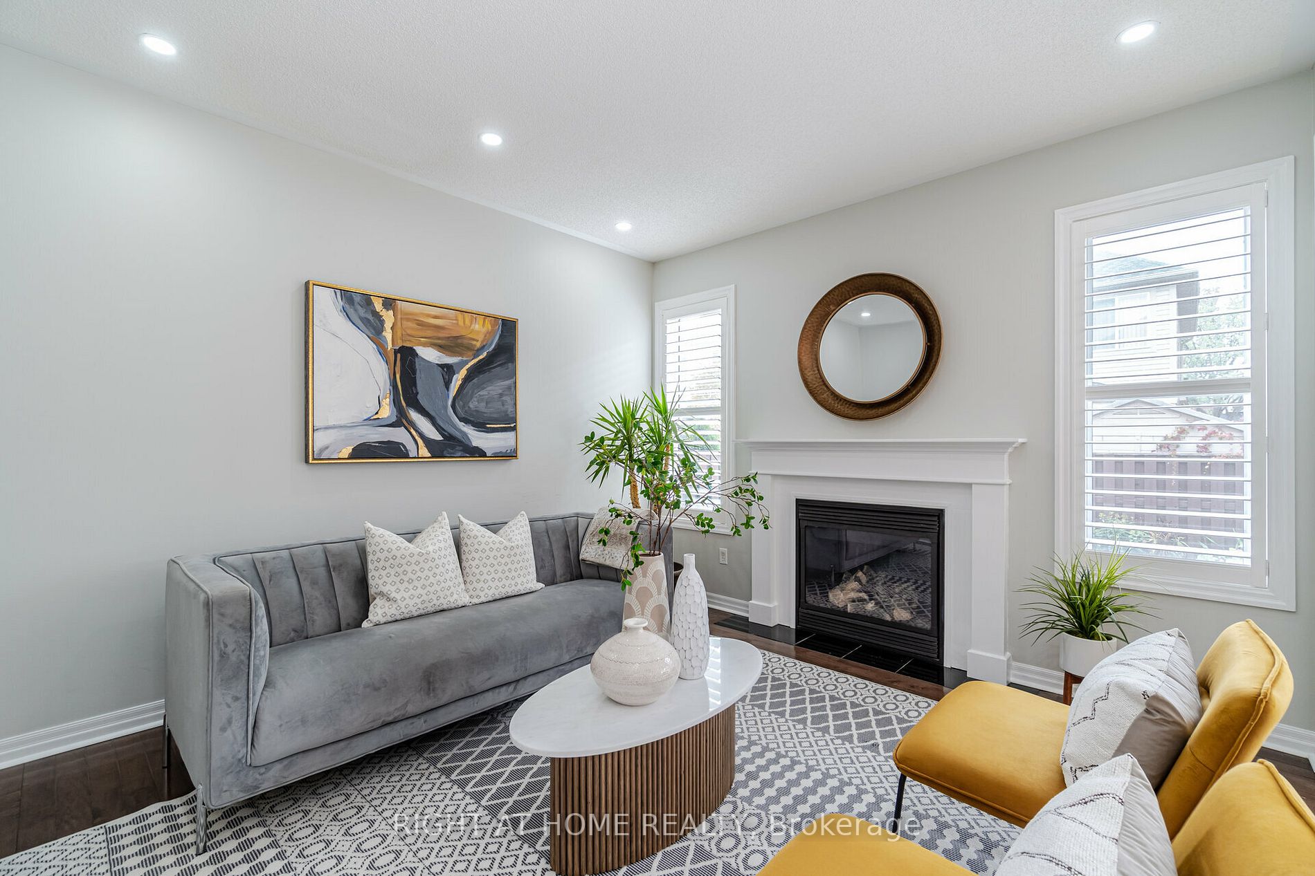 19 Dehaviland Cres