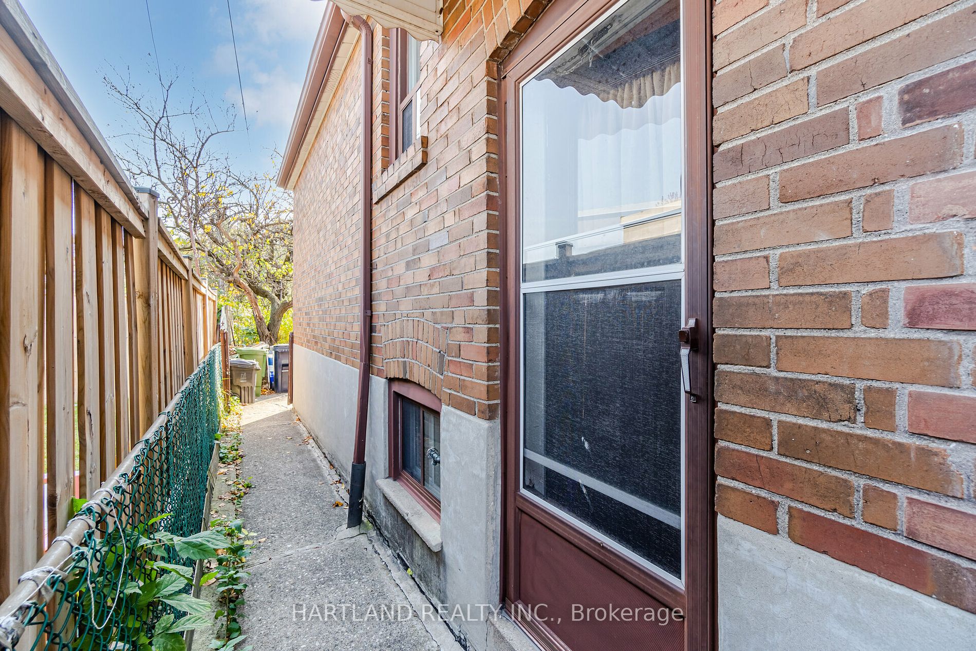 1055 Briar Hill Ave
