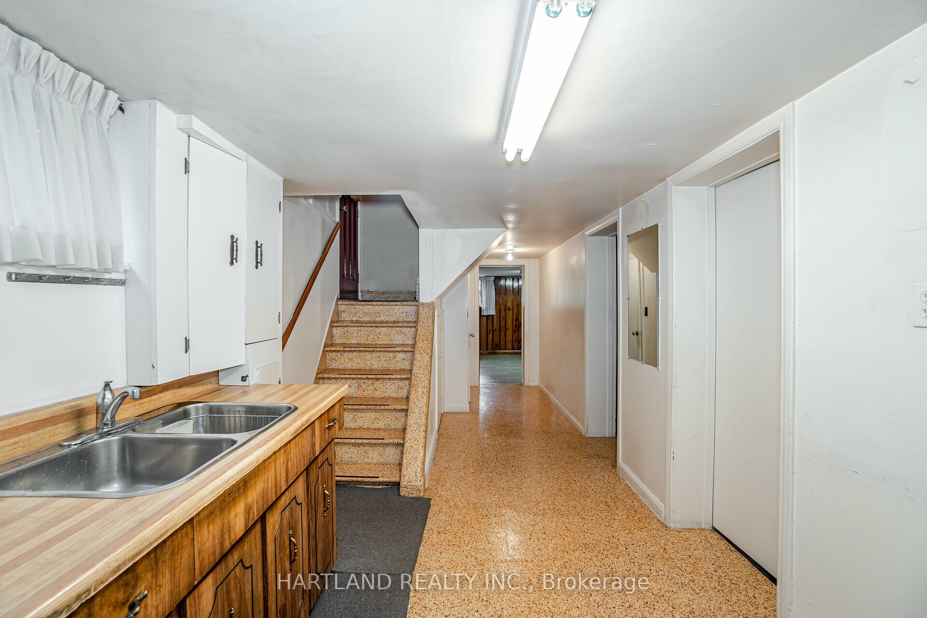 1055 Briar Hill Ave
