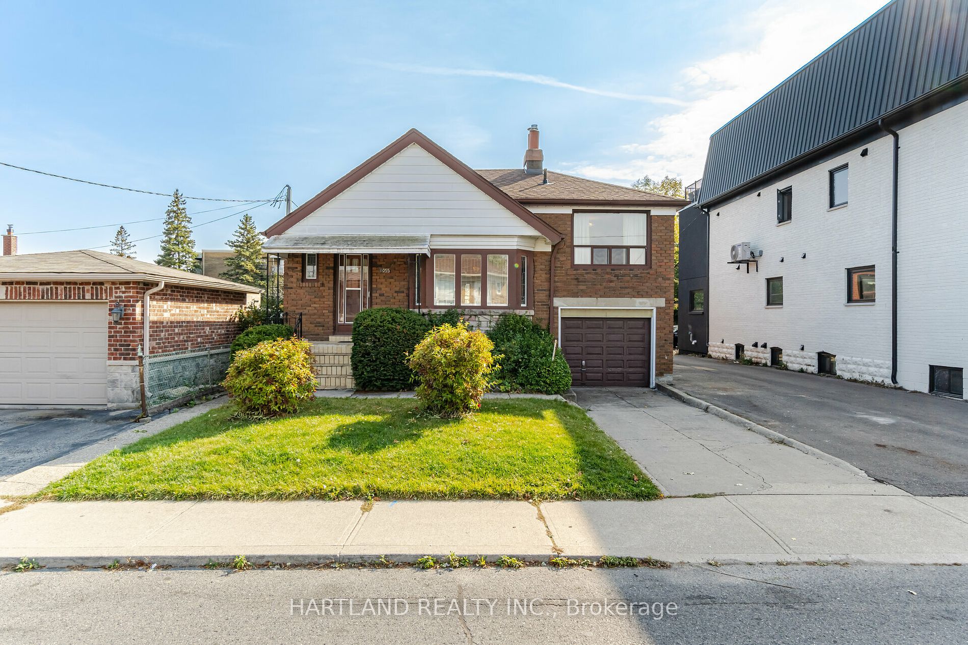 1055 Briar Hill Ave