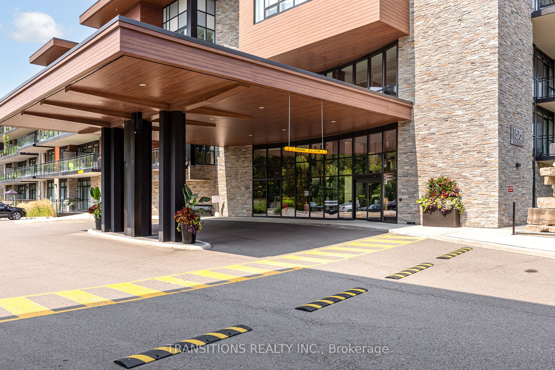 1575 Lakeshore Rd W, #441