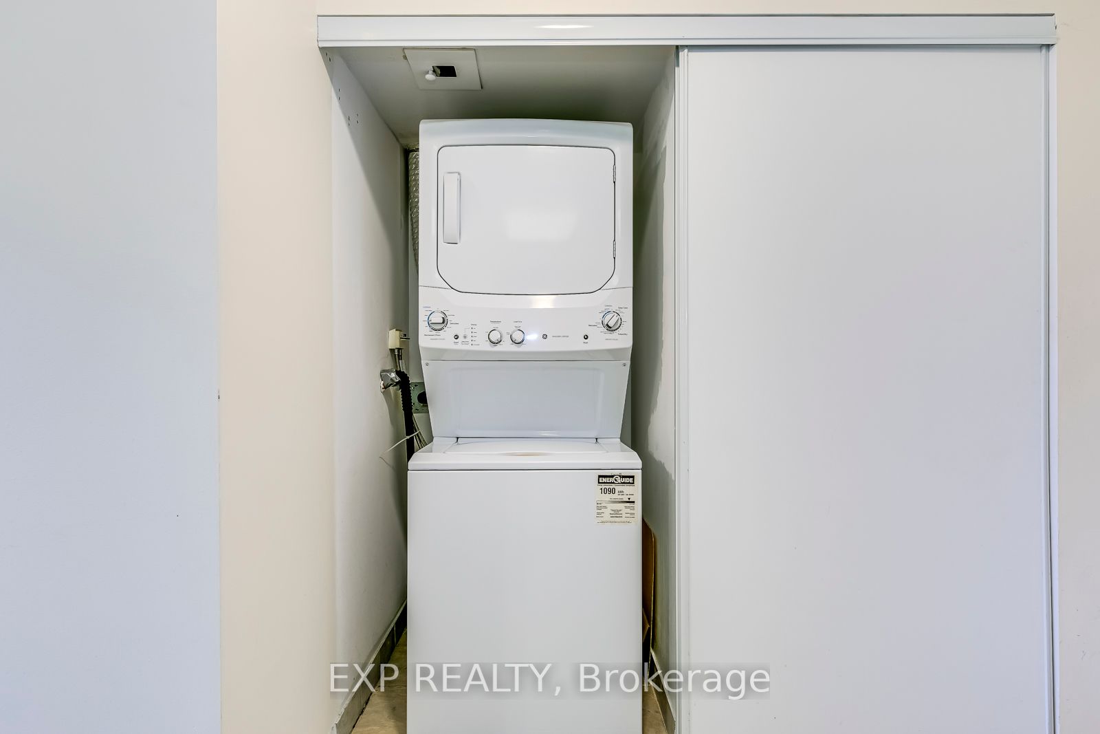 25 Kingsbridge Garden Circ, #1216