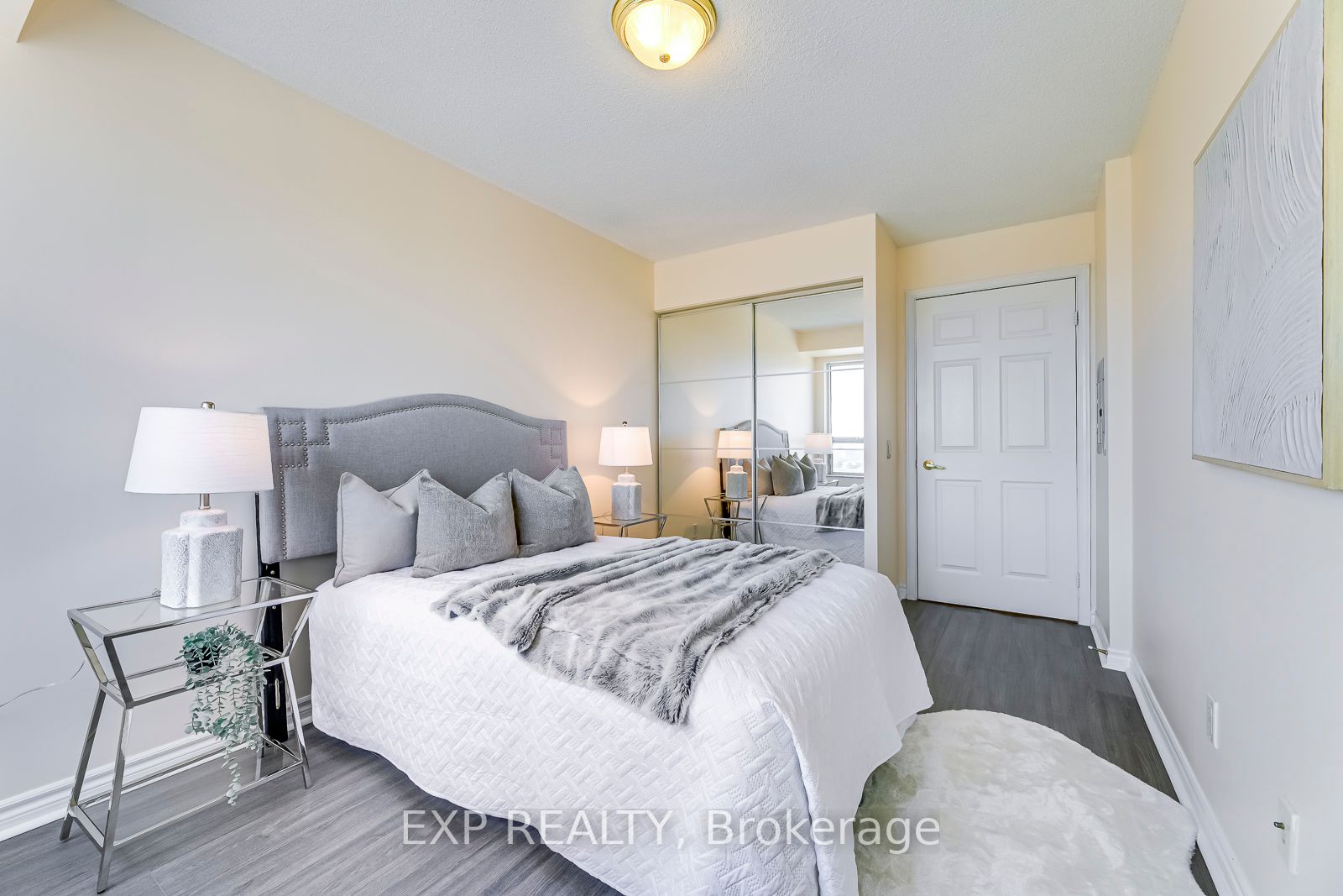 25 Kingsbridge Garden Circ, #1216