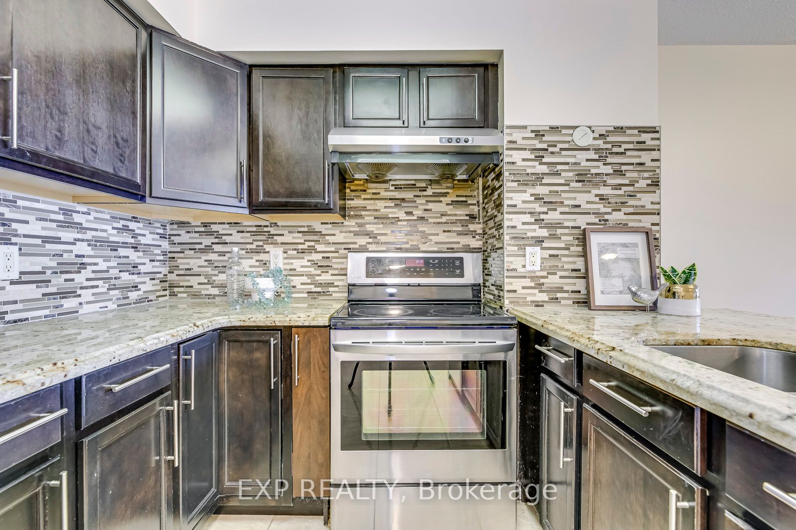 25 Kingsbridge Garden Circ, #1216