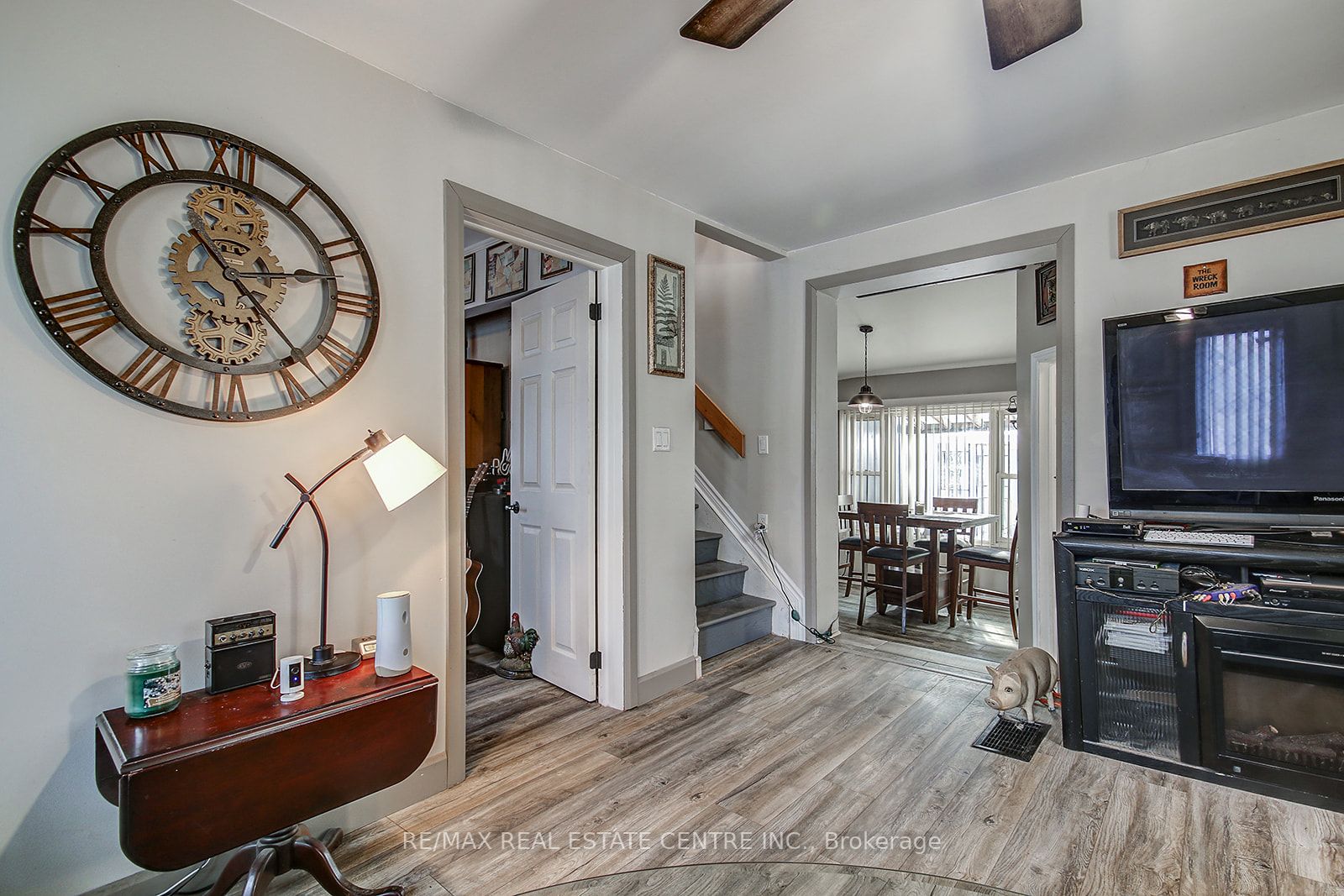 46 Main St S