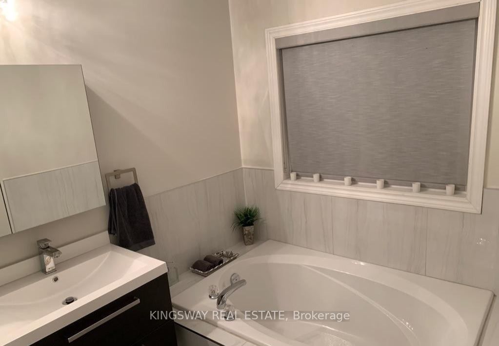 5945 Stonebriar Cres