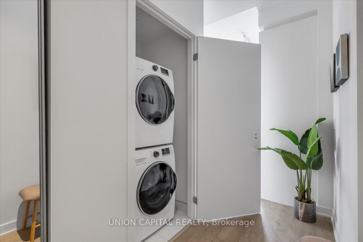 1926 Lakeshore Blvd W, #3216
