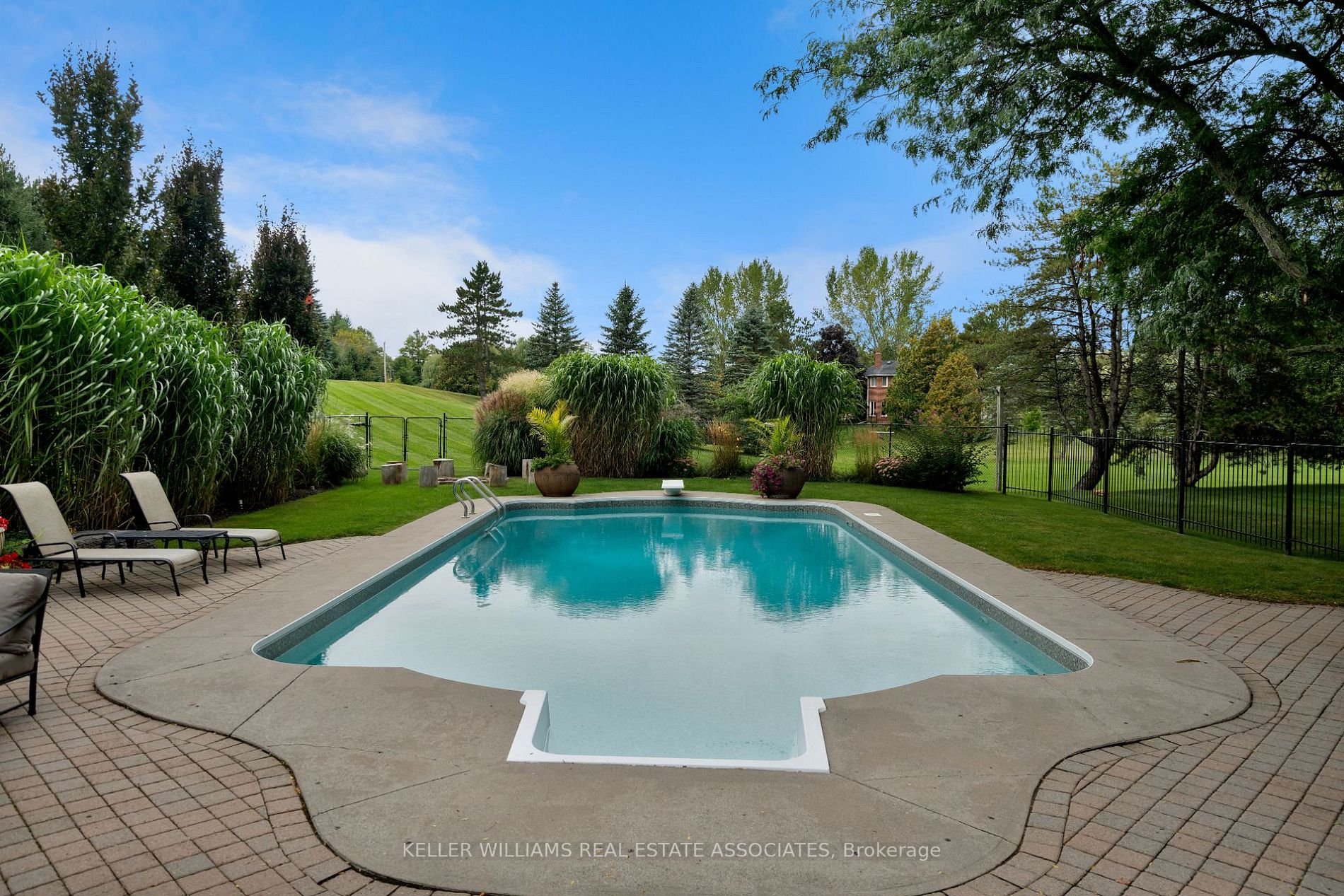19 Wolf Cres