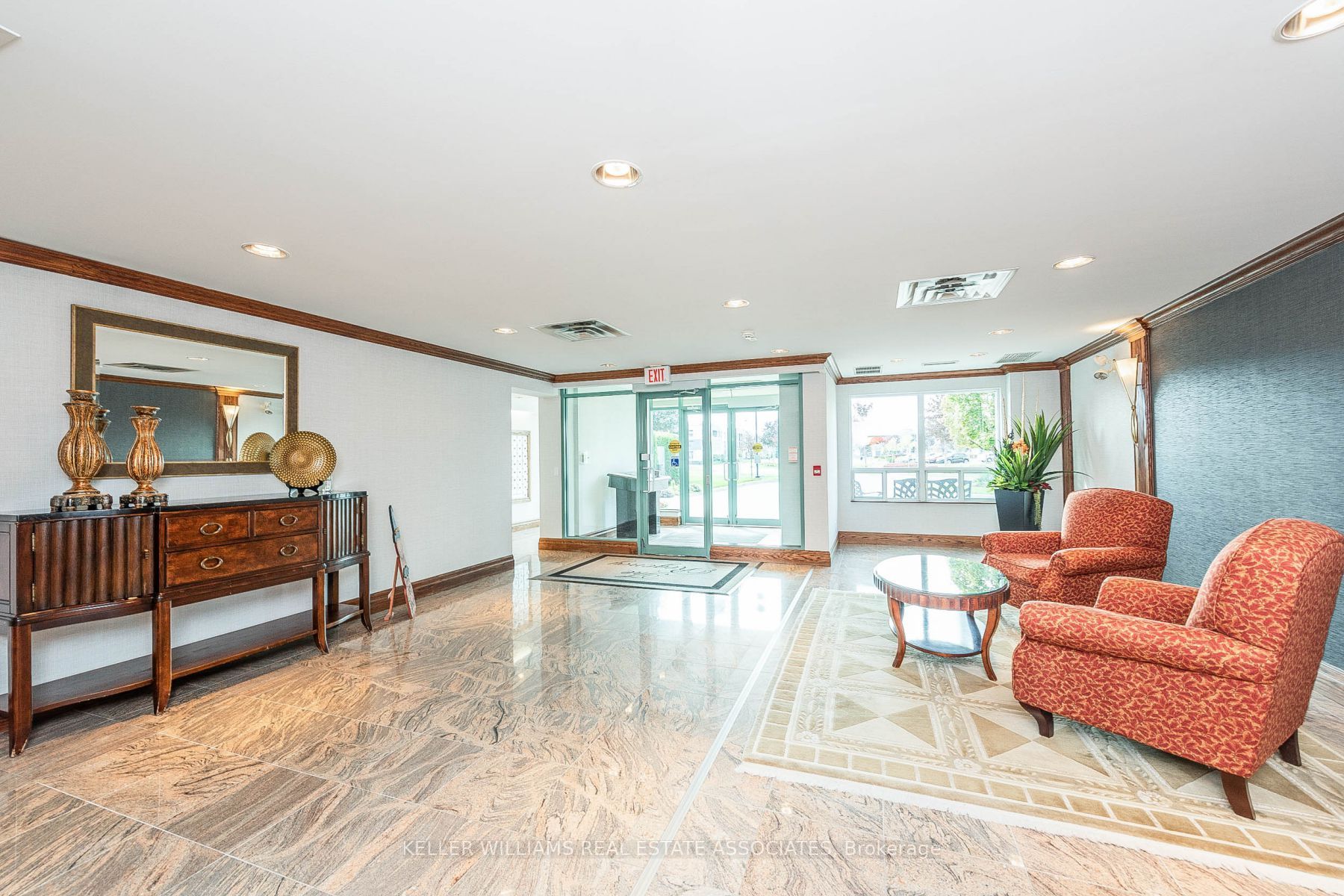 35 Via Rosedale W, #208