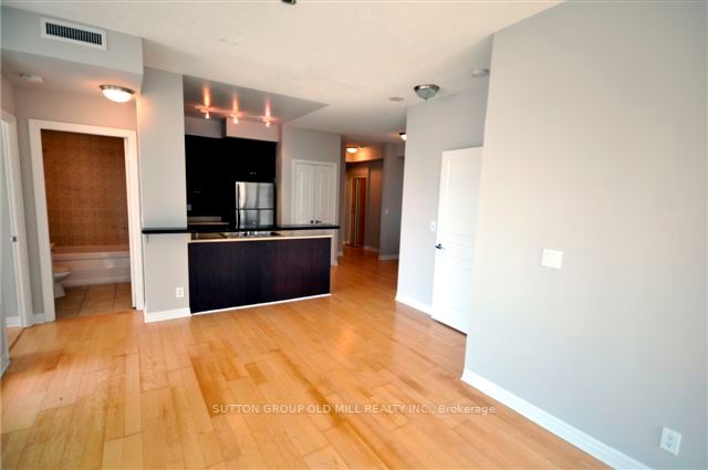3939 Duke Of York Blvd, #2409