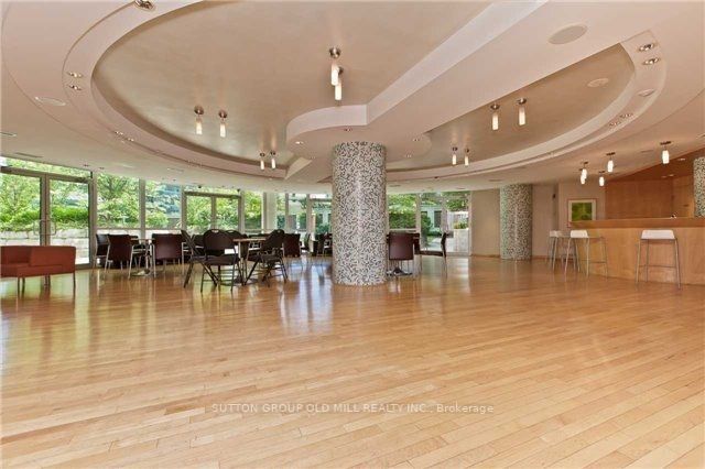 3939 Duke Of York Blvd, #2409