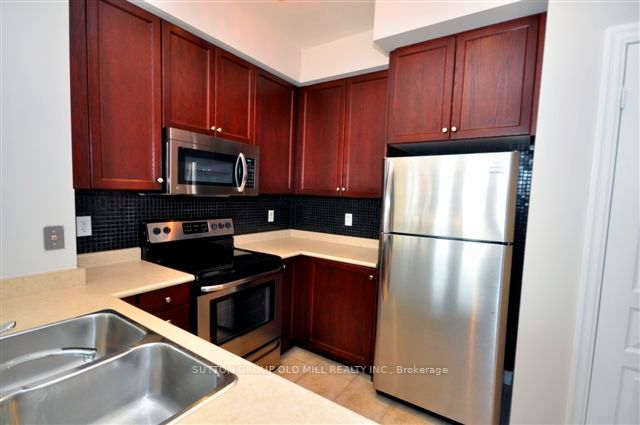 3939 Duke Of York Blvd, #2409