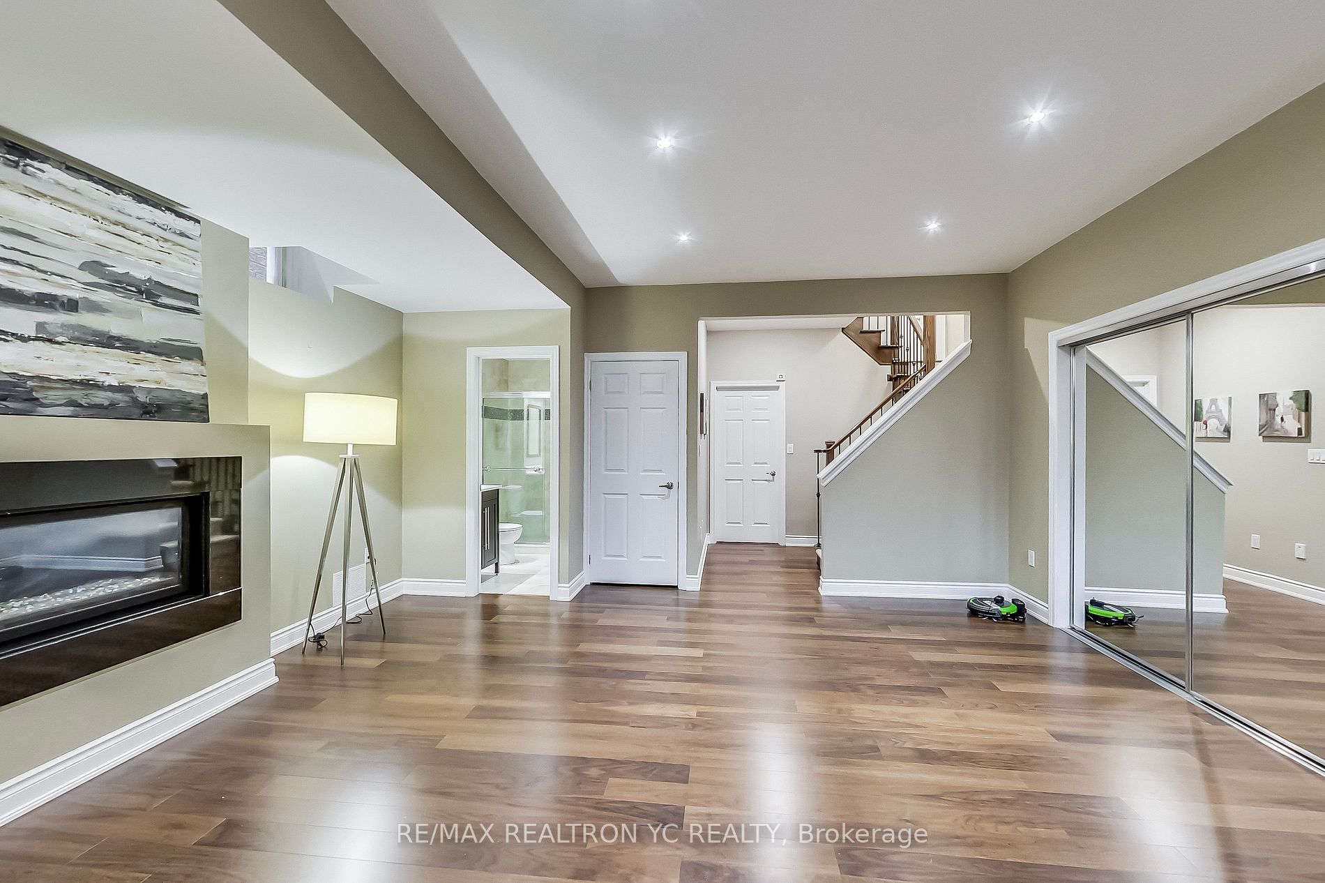 2335 Wuthering Heights Way
