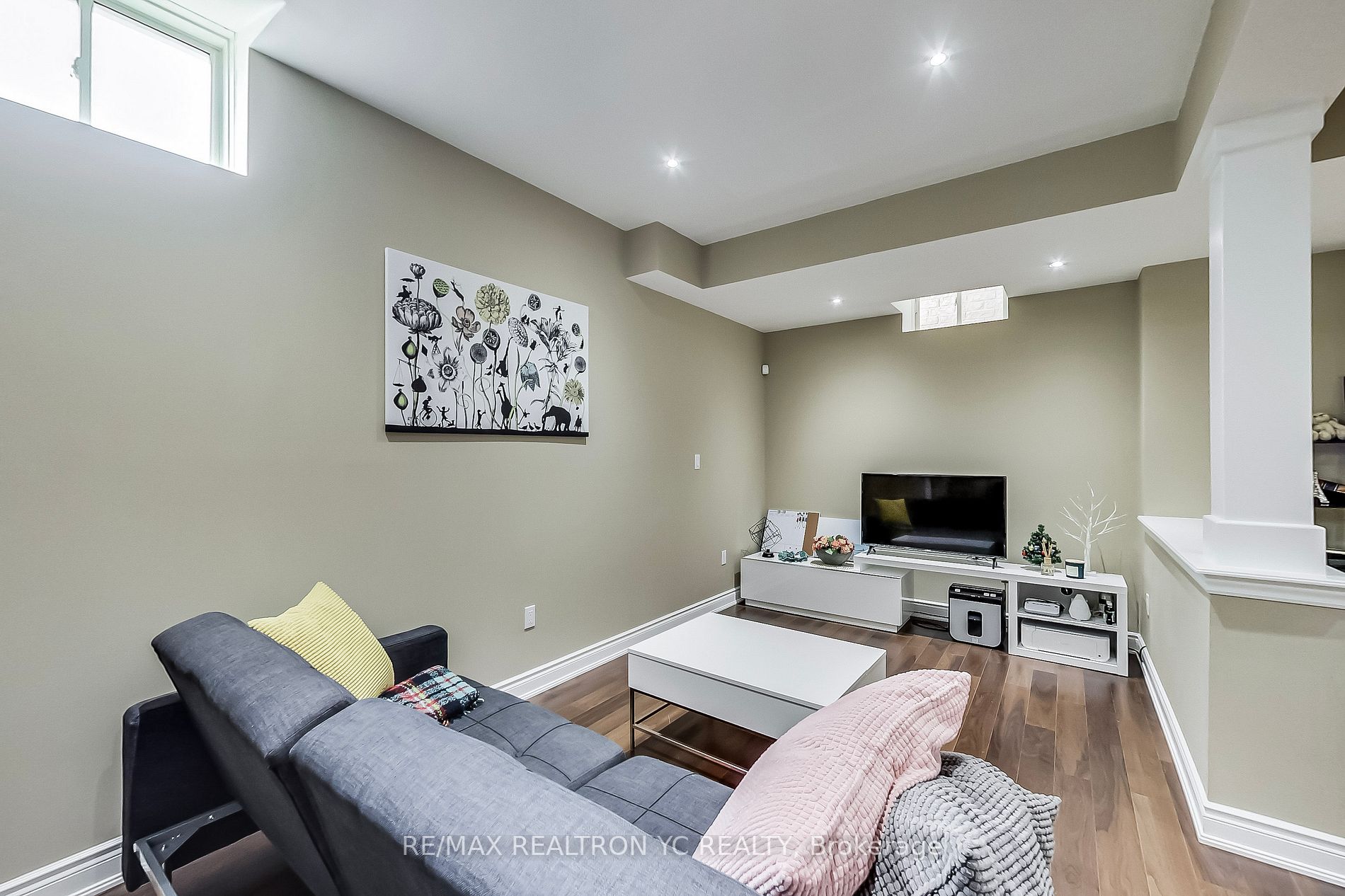 2335 Wuthering Heights Way