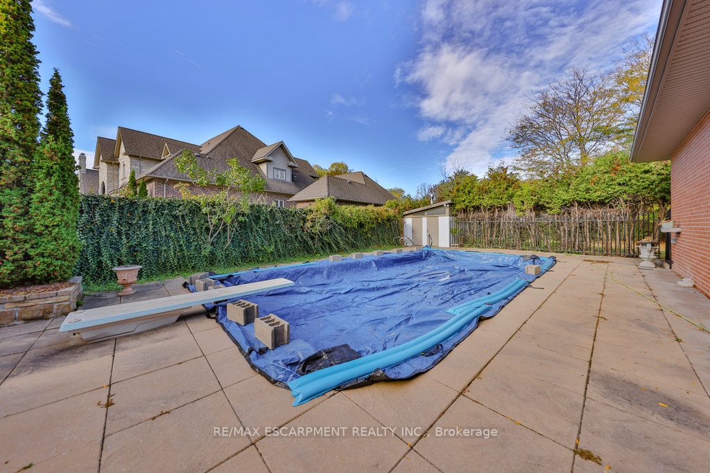 711 Sir Richard's Rd