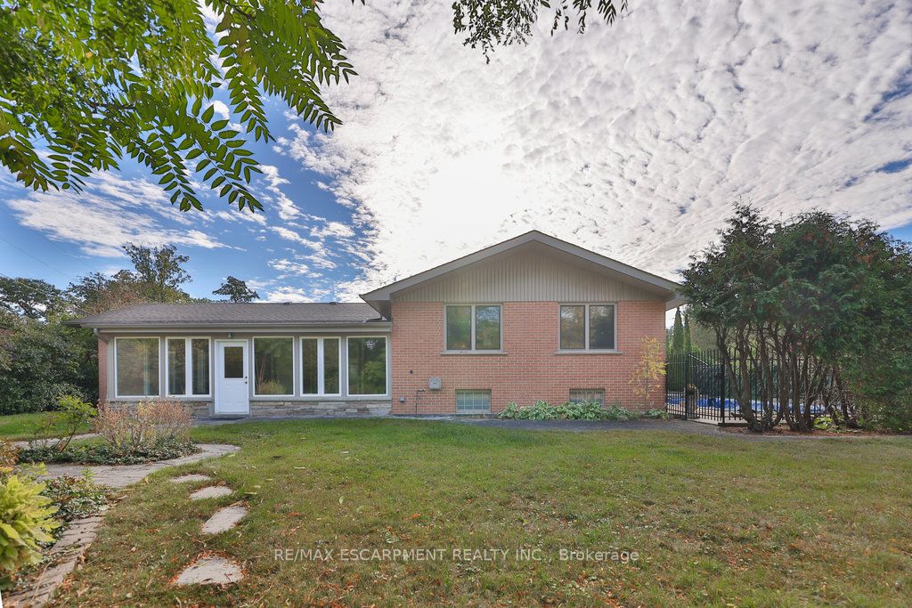 711 Sir Richard's Rd