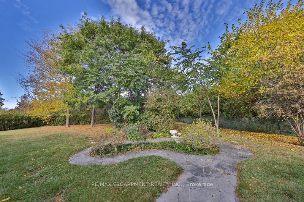 711 Sir Richard's Rd