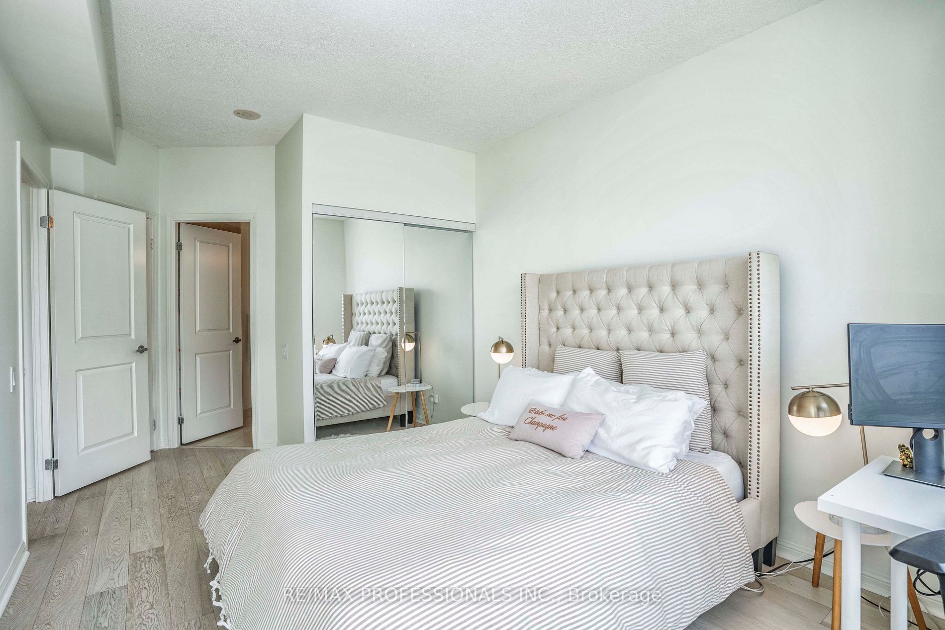 15 Windermere Ave, #2301