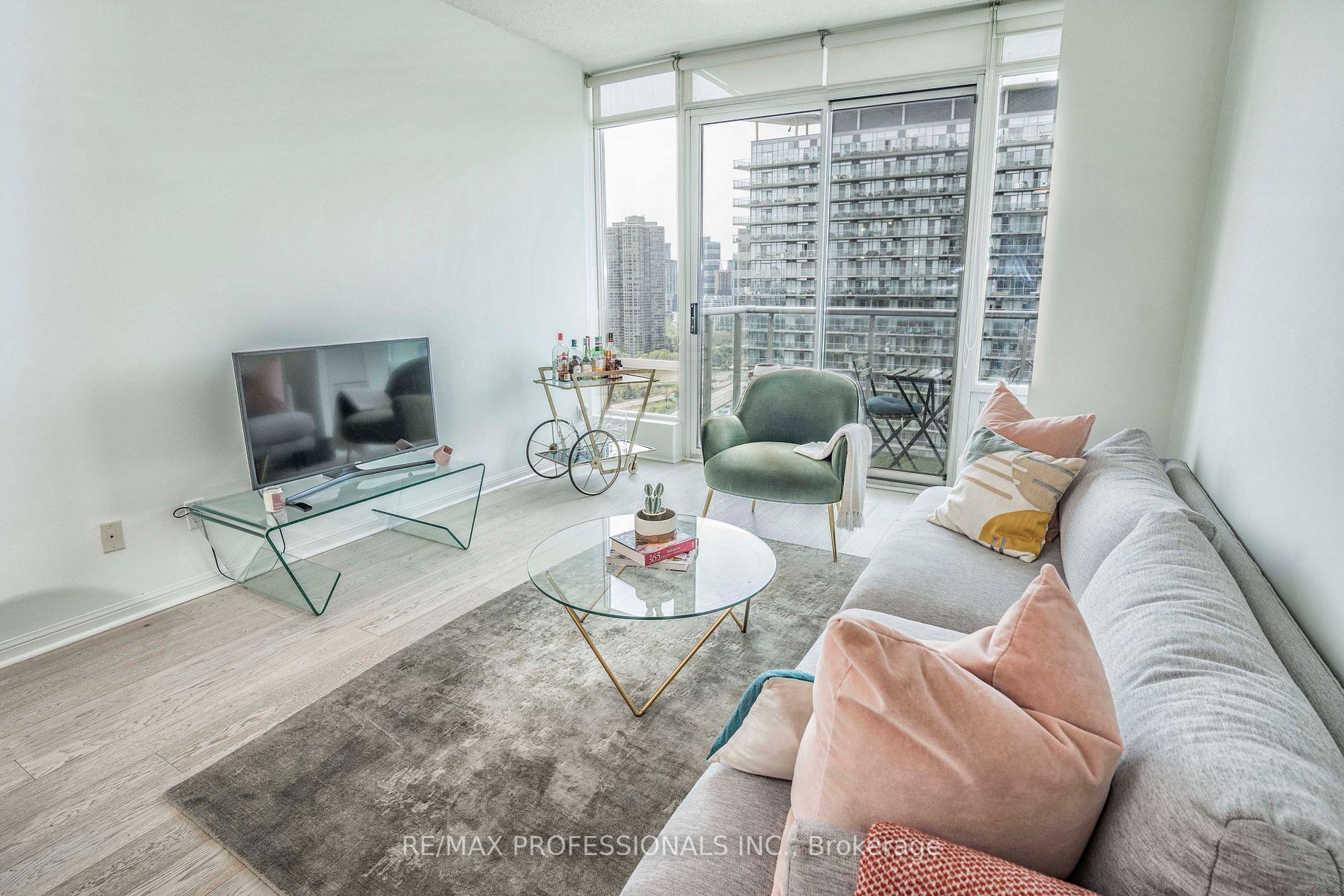 15 Windermere Ave, #2301