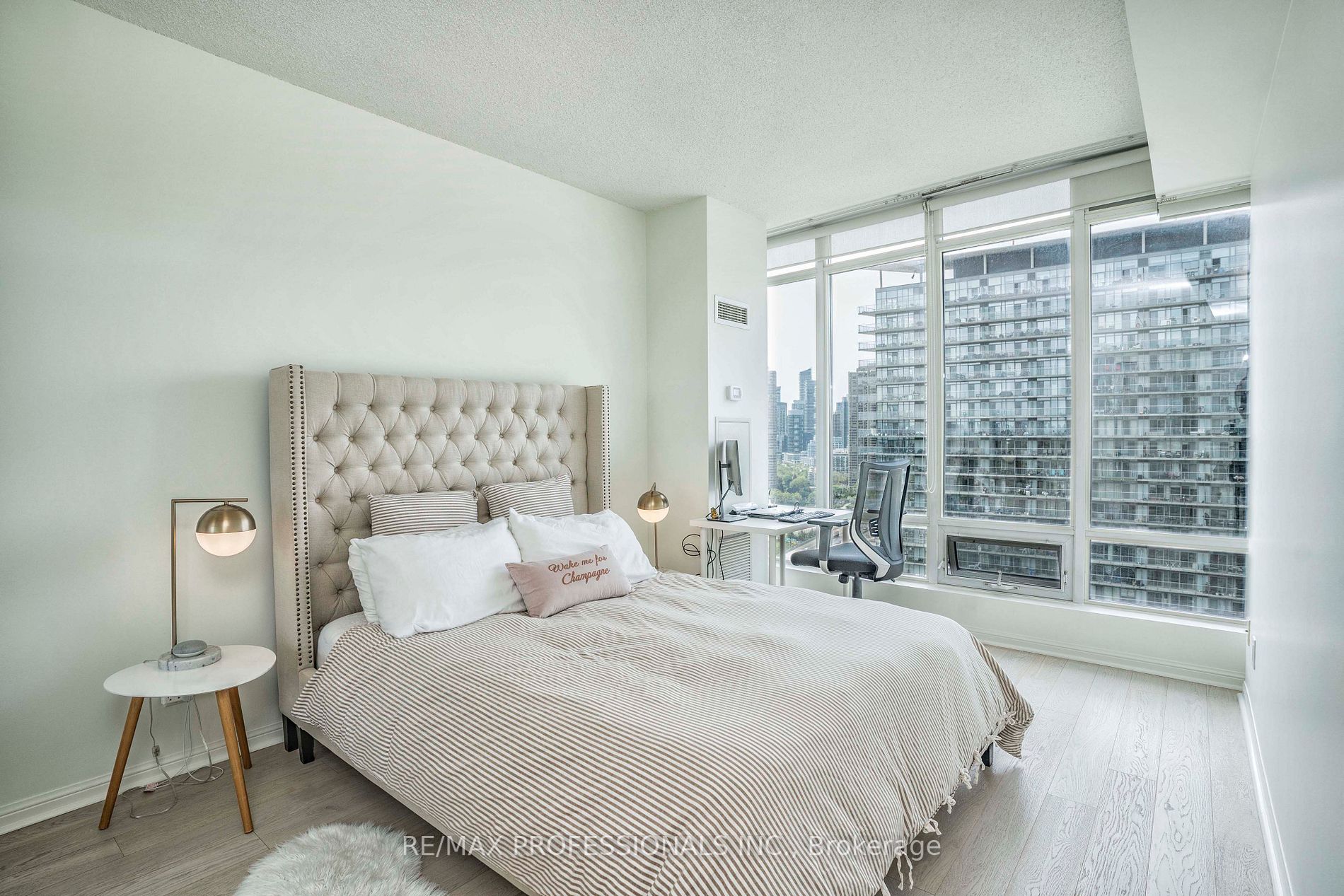 15 Windermere Ave, #2301
