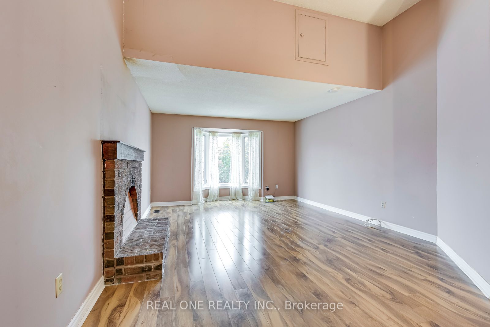 4308 Bacchus Cres