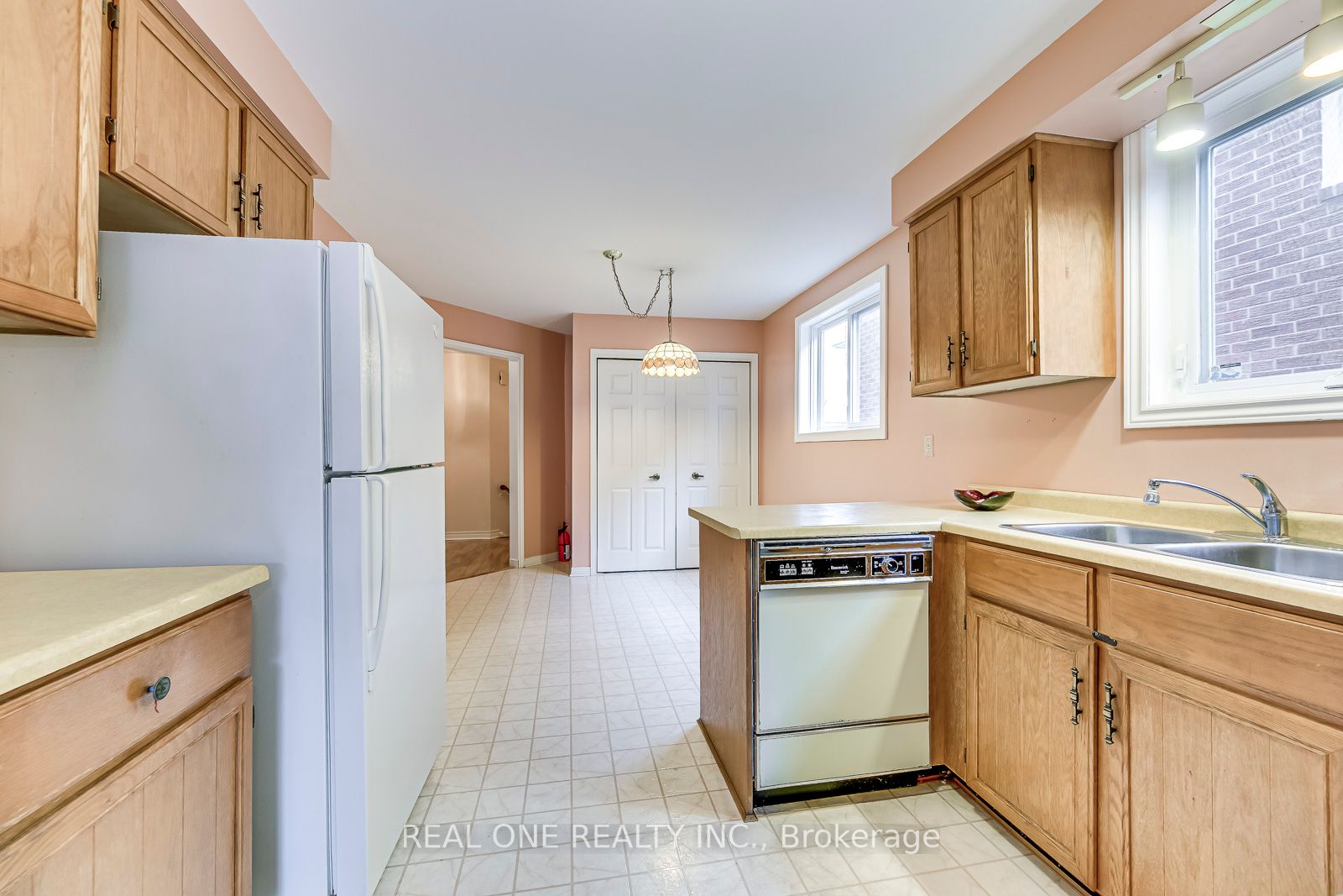 4308 Bacchus Cres