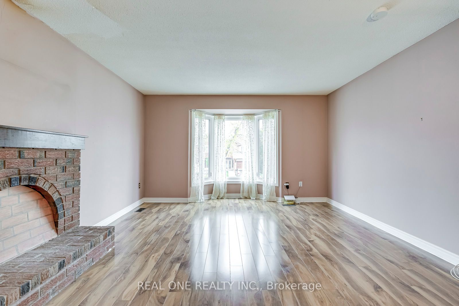 4308 Bacchus Cres