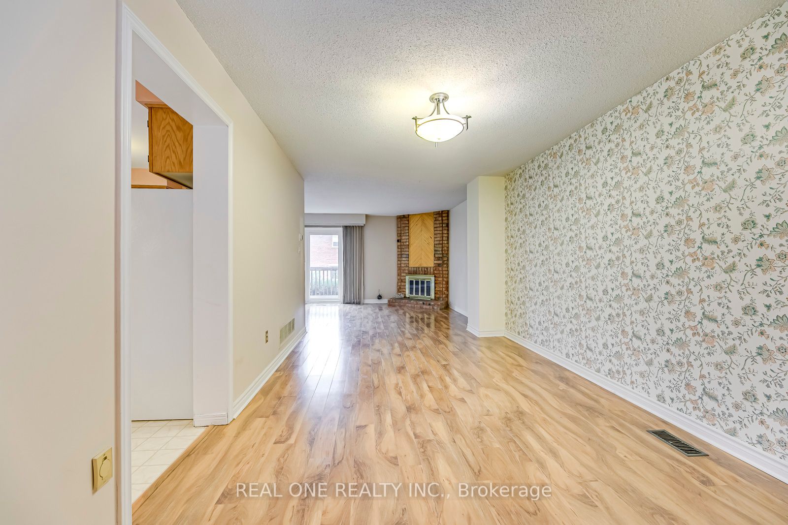 4308 Bacchus Cres