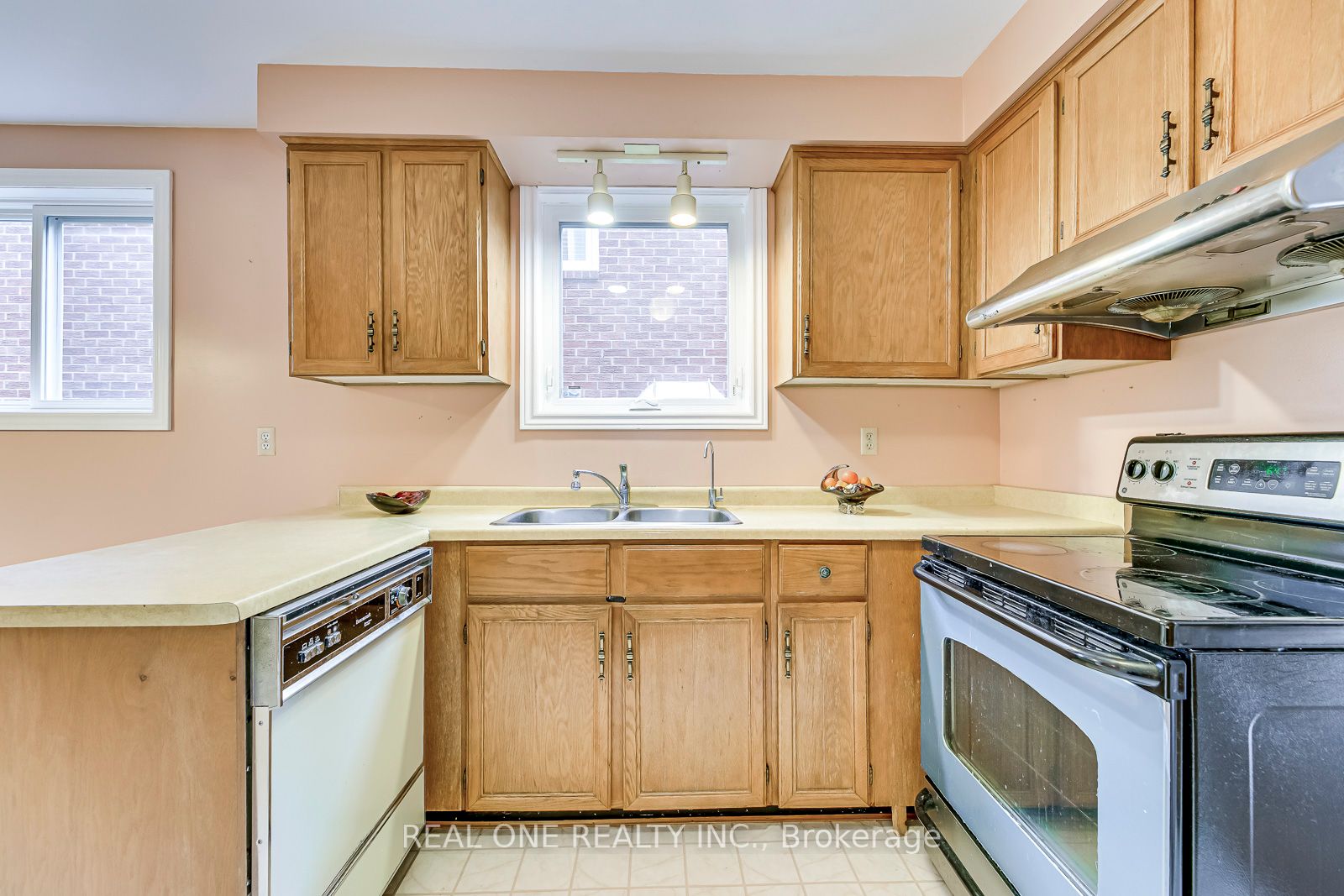 4308 Bacchus Cres