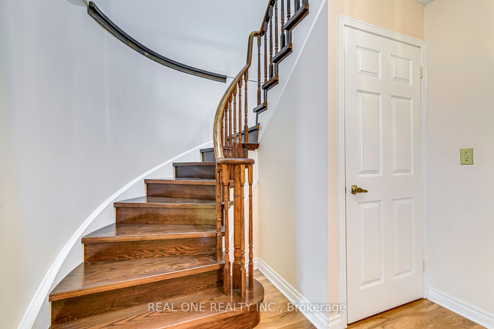 4308 Bacchus Cres