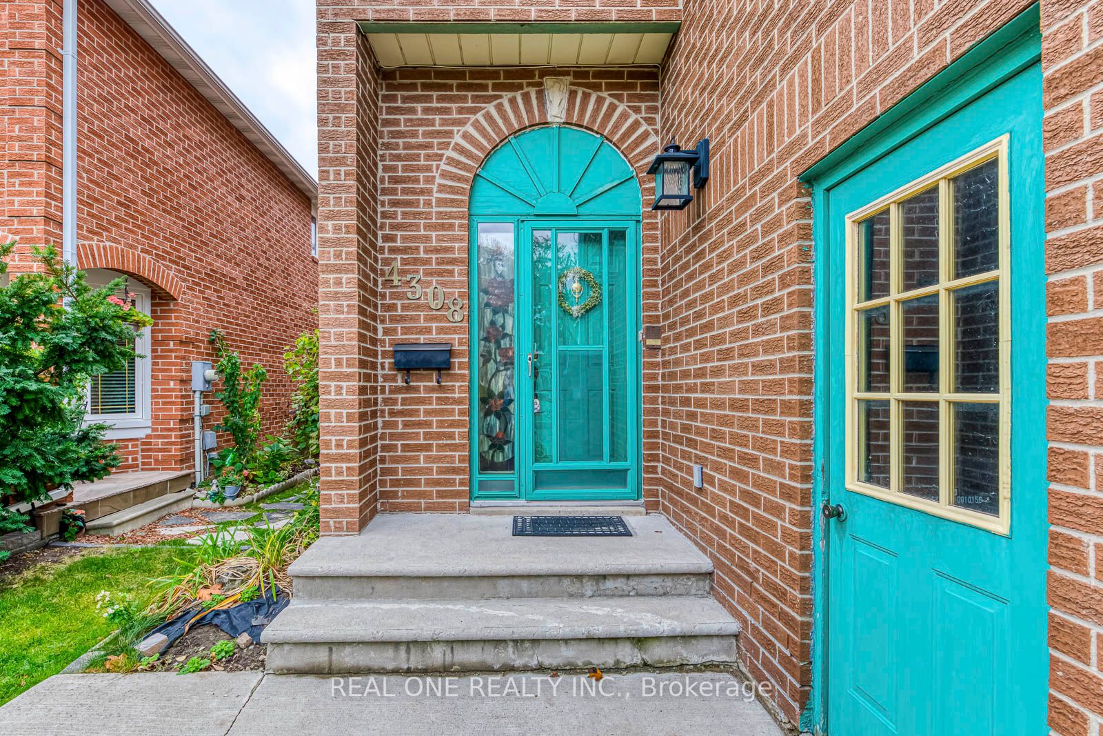 4308 Bacchus Cres