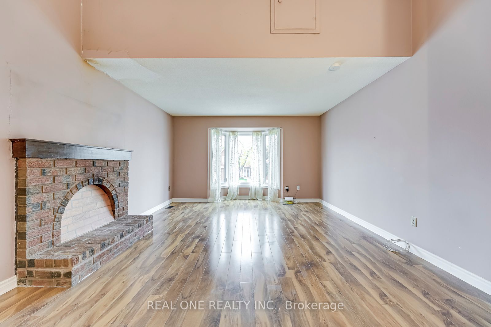 4308 Bacchus Cres