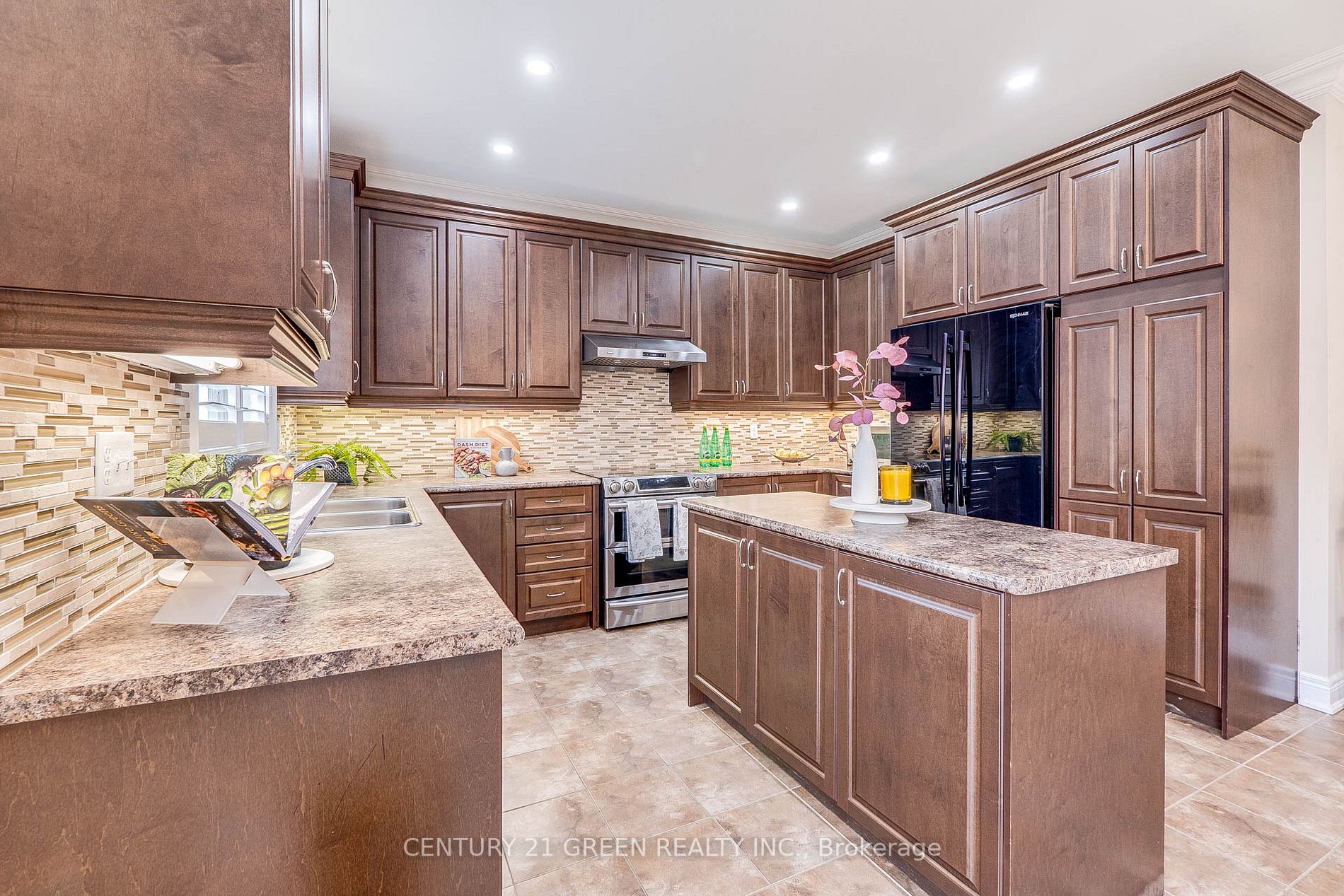 508 Hinchey Cres