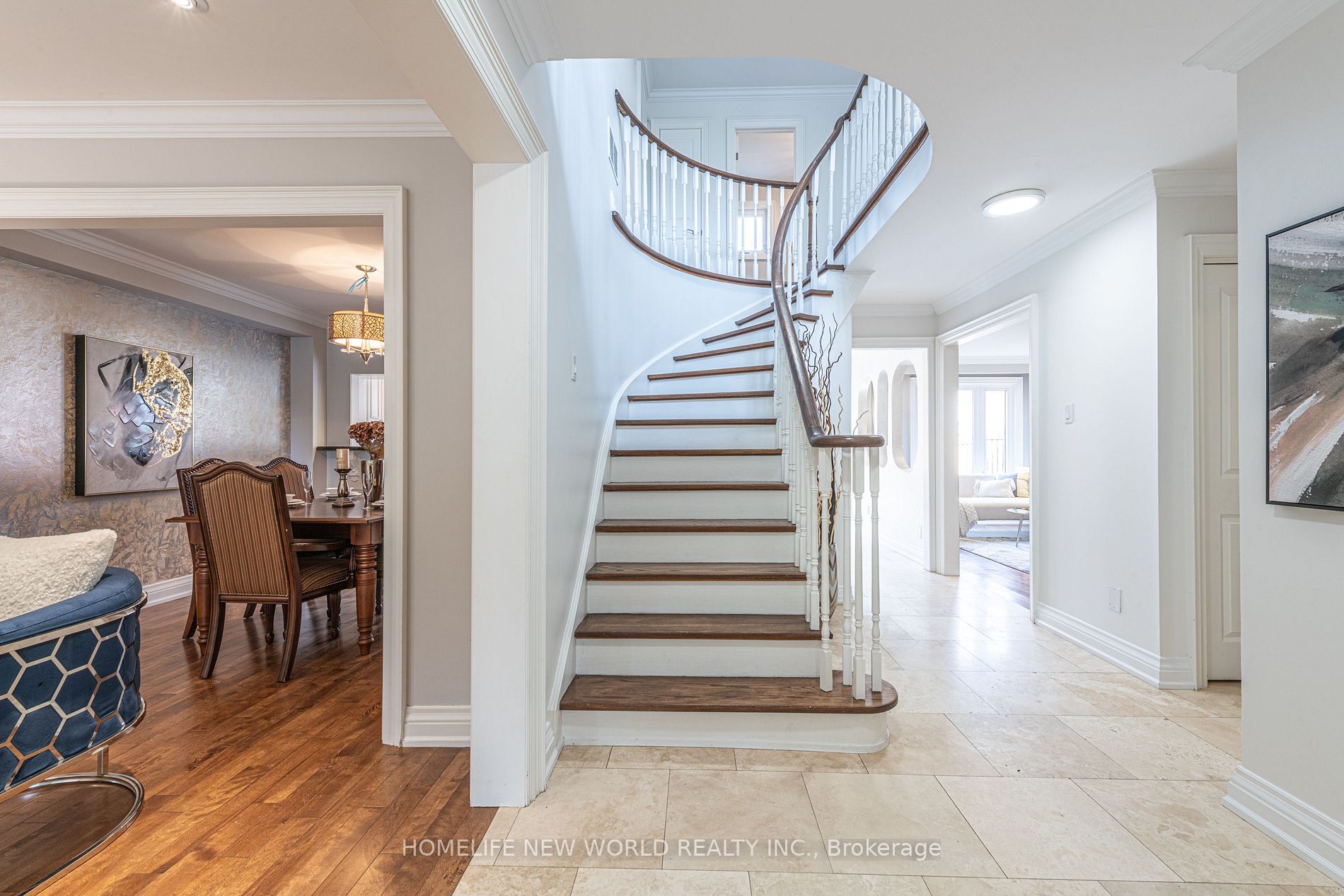 271 Paisley Blvd W