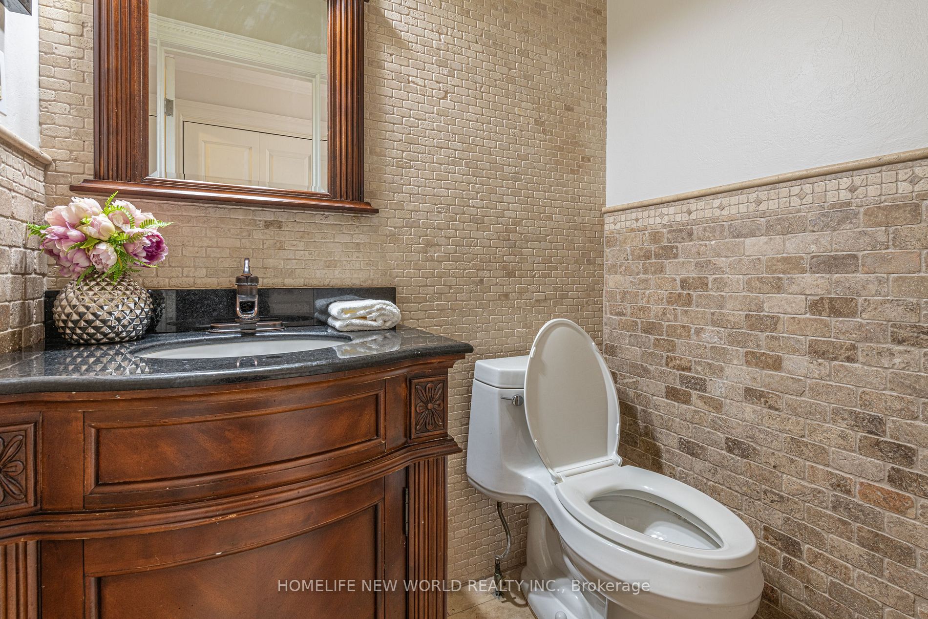 271 Paisley Blvd W