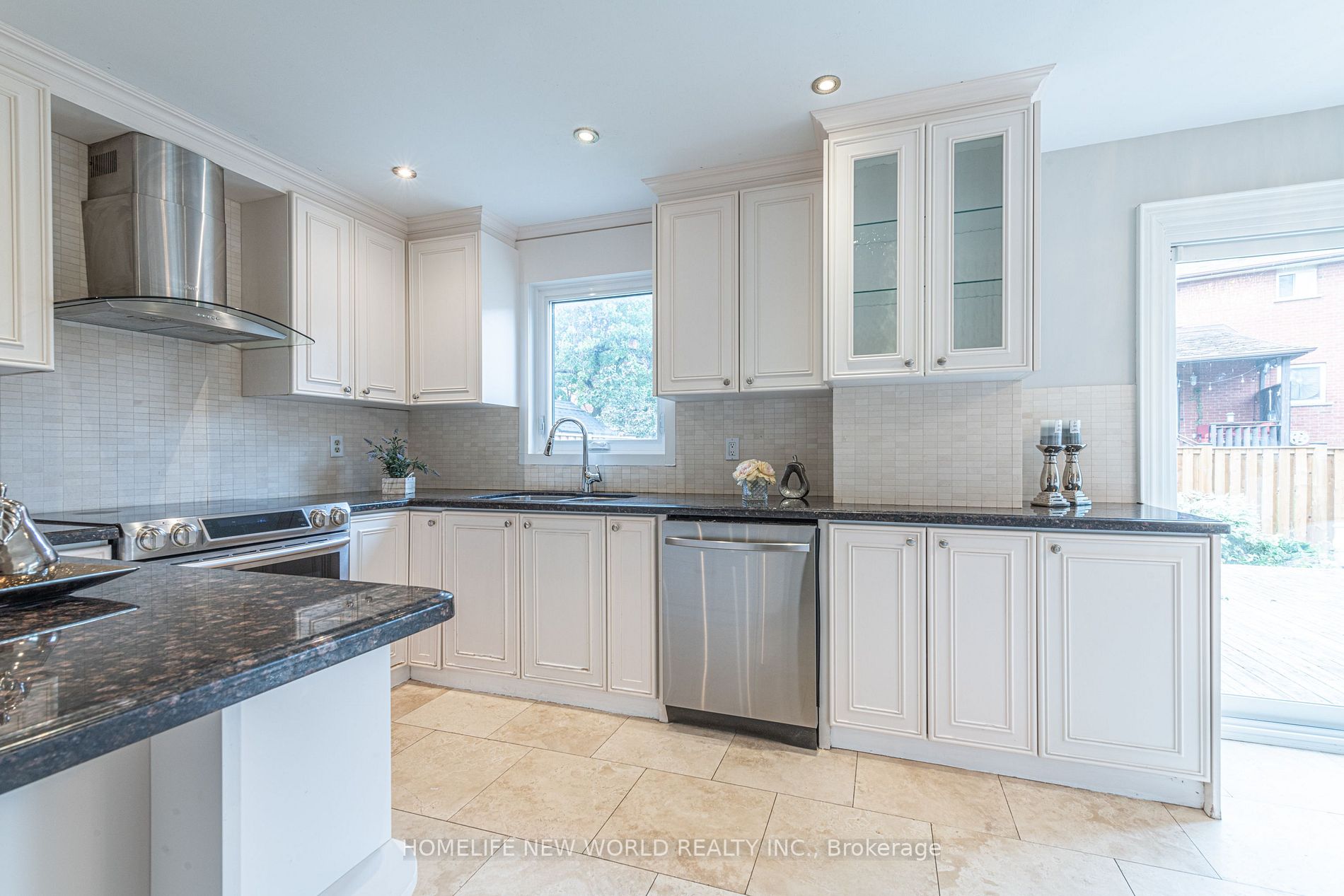 271 Paisley Blvd W