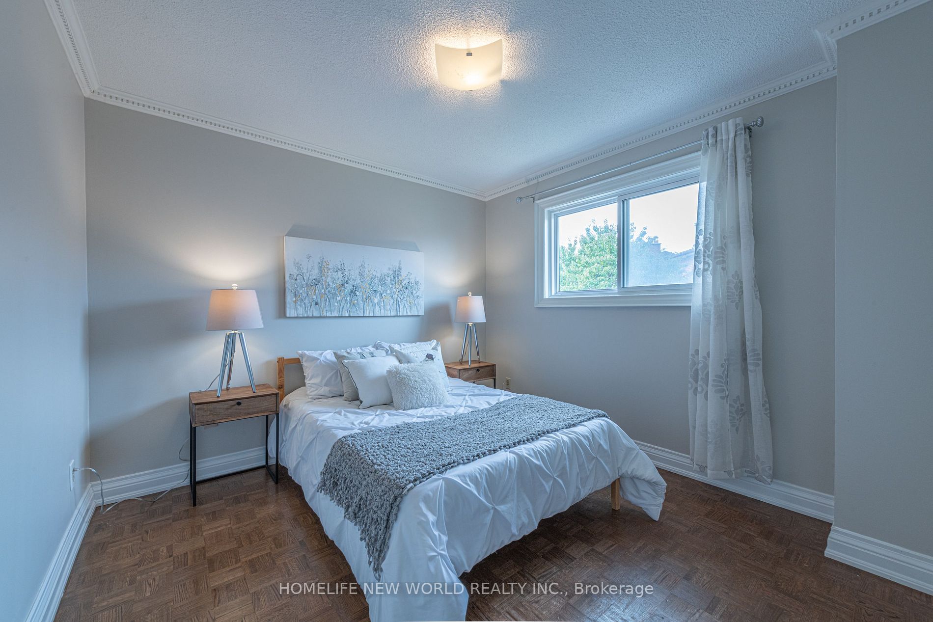 271 Paisley Blvd W