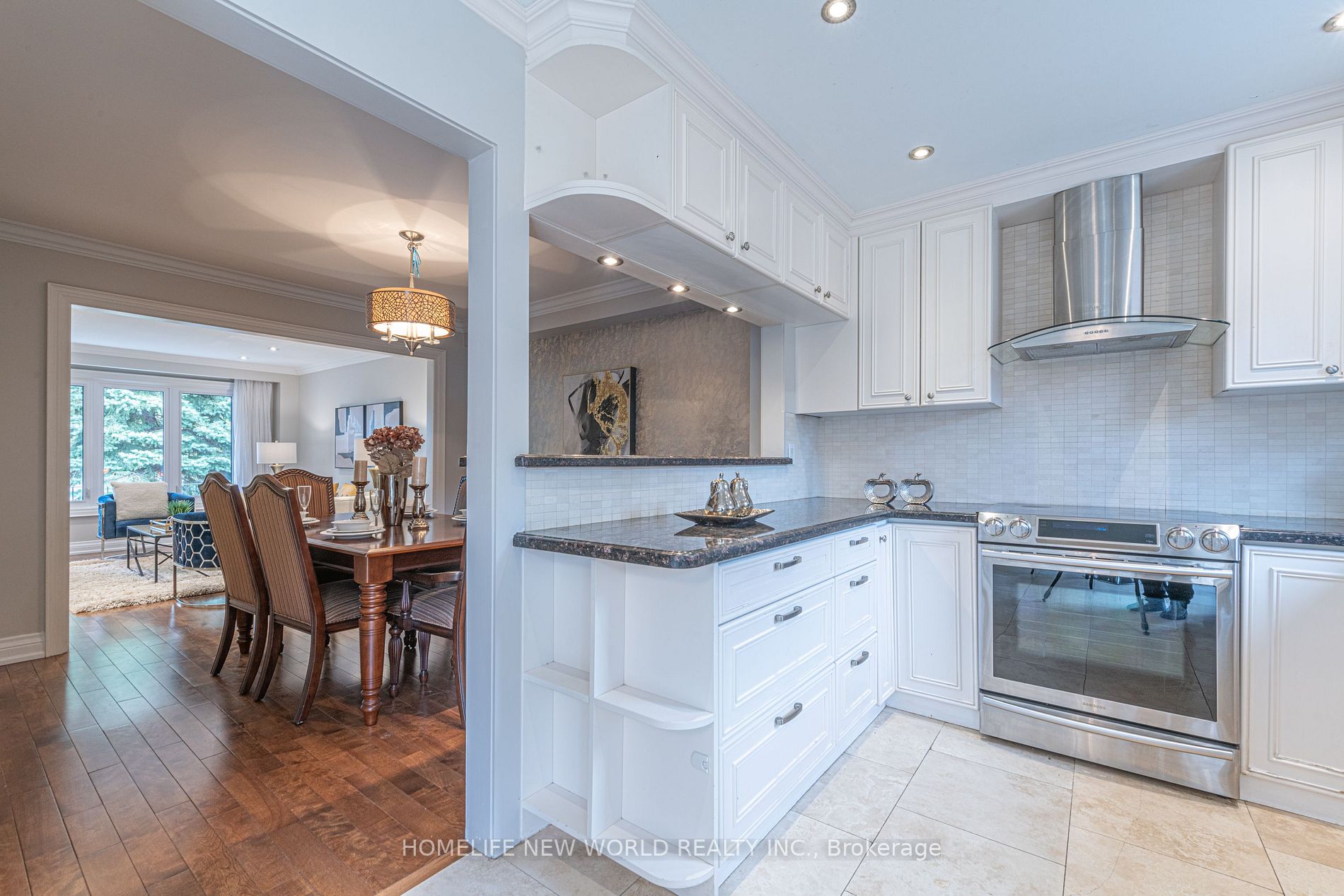 271 Paisley Blvd W
